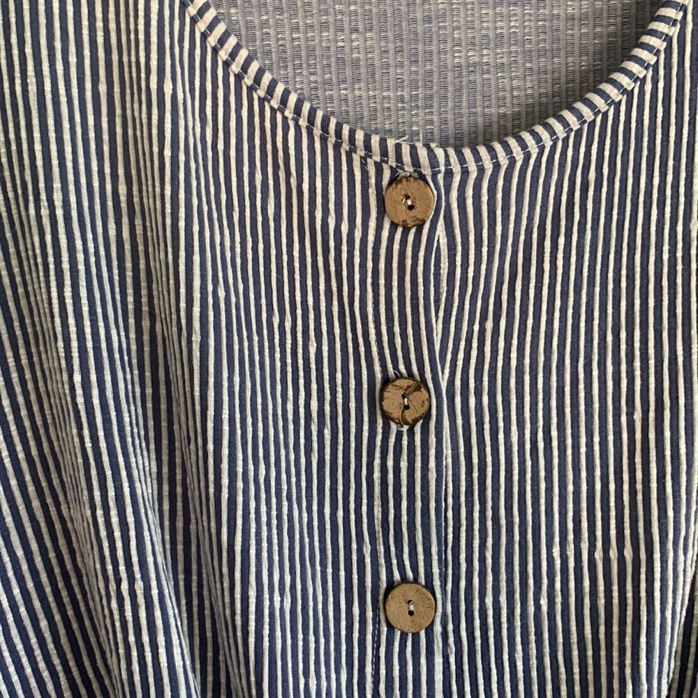 NWOT W5 Short Sleeve Top - Picture 3 of 5